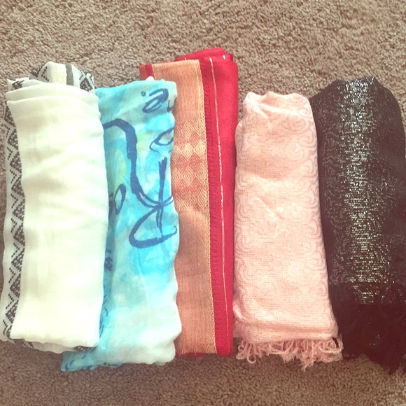Bundle of scarves - Picture 1 of 6